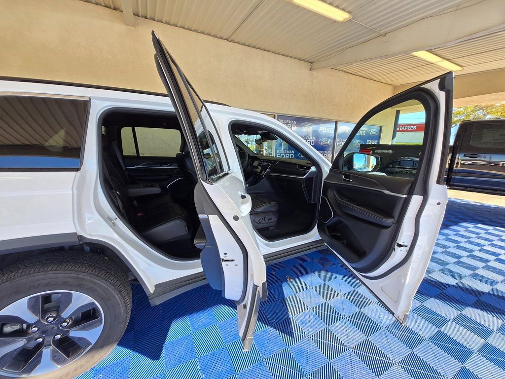 Used 2024 Jeep Grand Cherokee Limited 4xe image 33