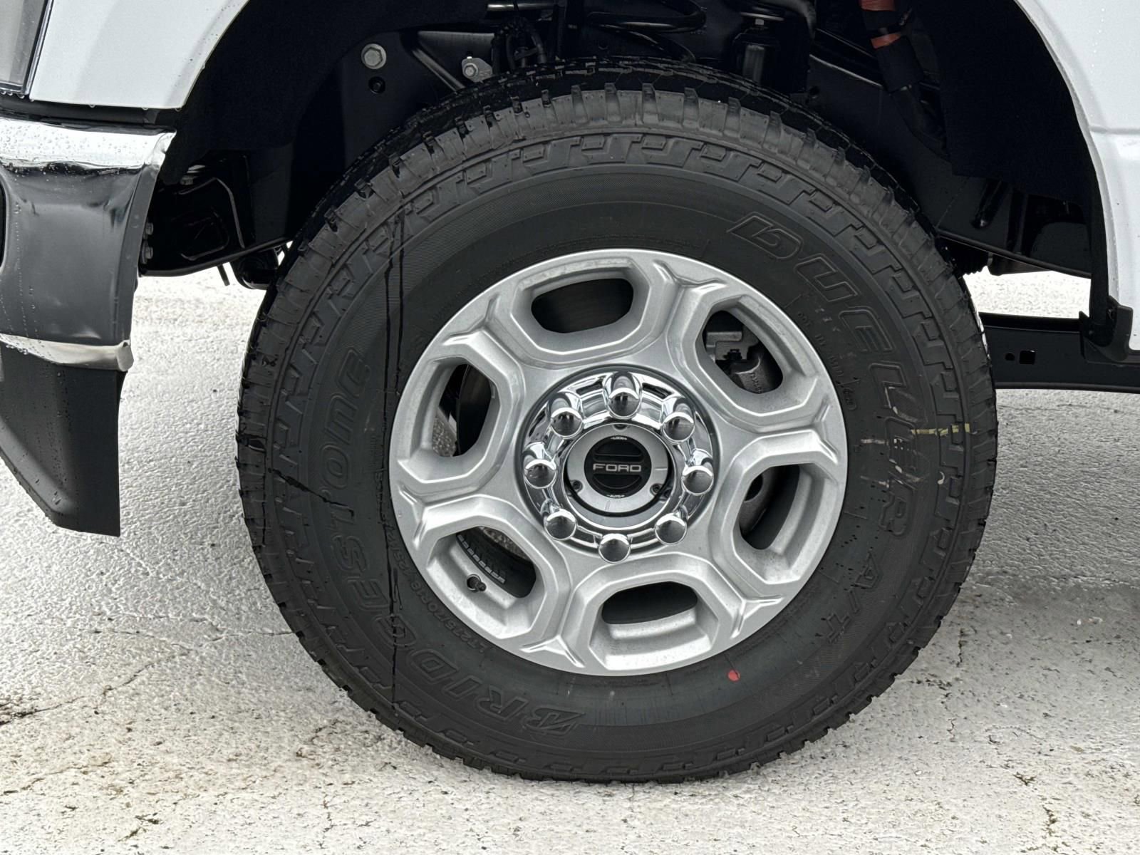 New 2026 Ford F350 4x4 Crew Cab Super Duty image 9