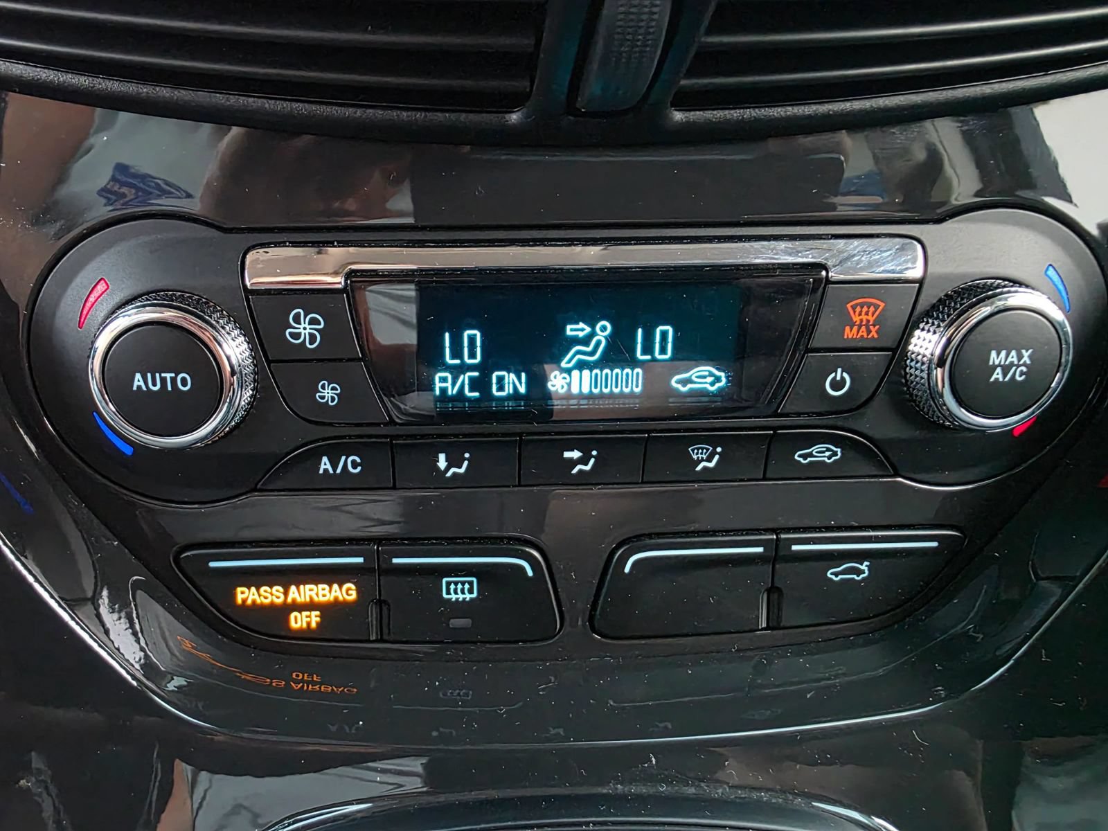 Used 2015 Ford Escape Titanium AWD/4WD image 16