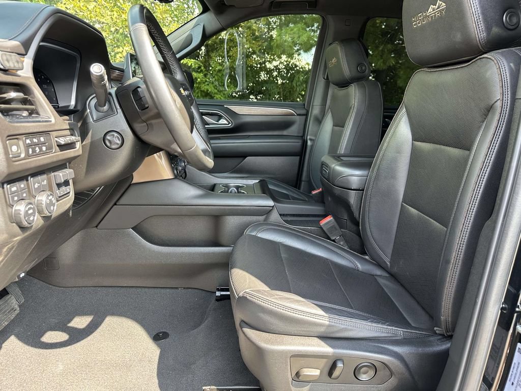 Used 2023 Chevrolet Suburban High Country AWD/4WD image 6