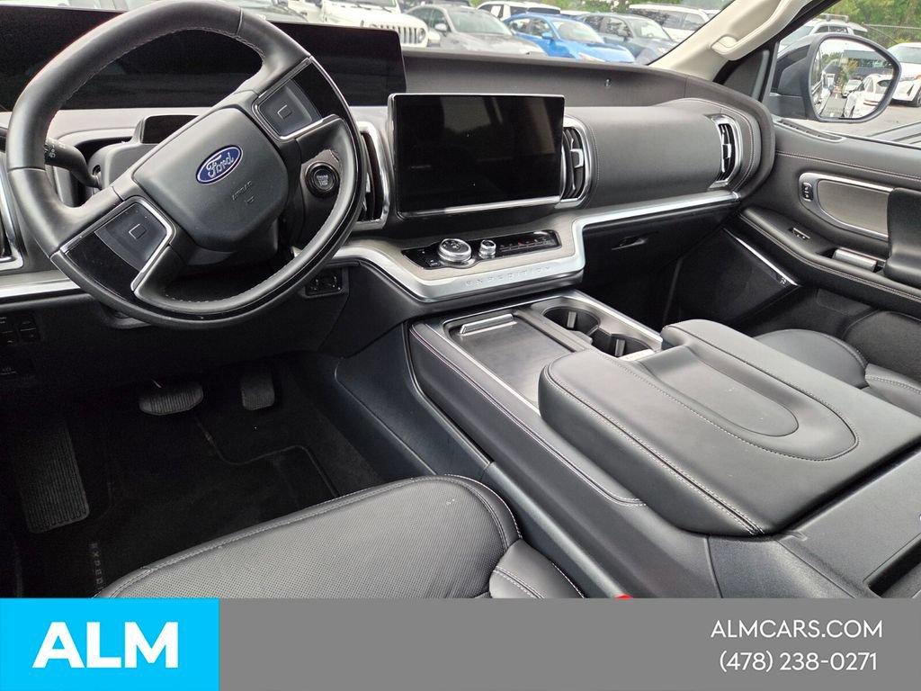 Used 2025 Ford Expedition Platinum AWD/4WD image 8