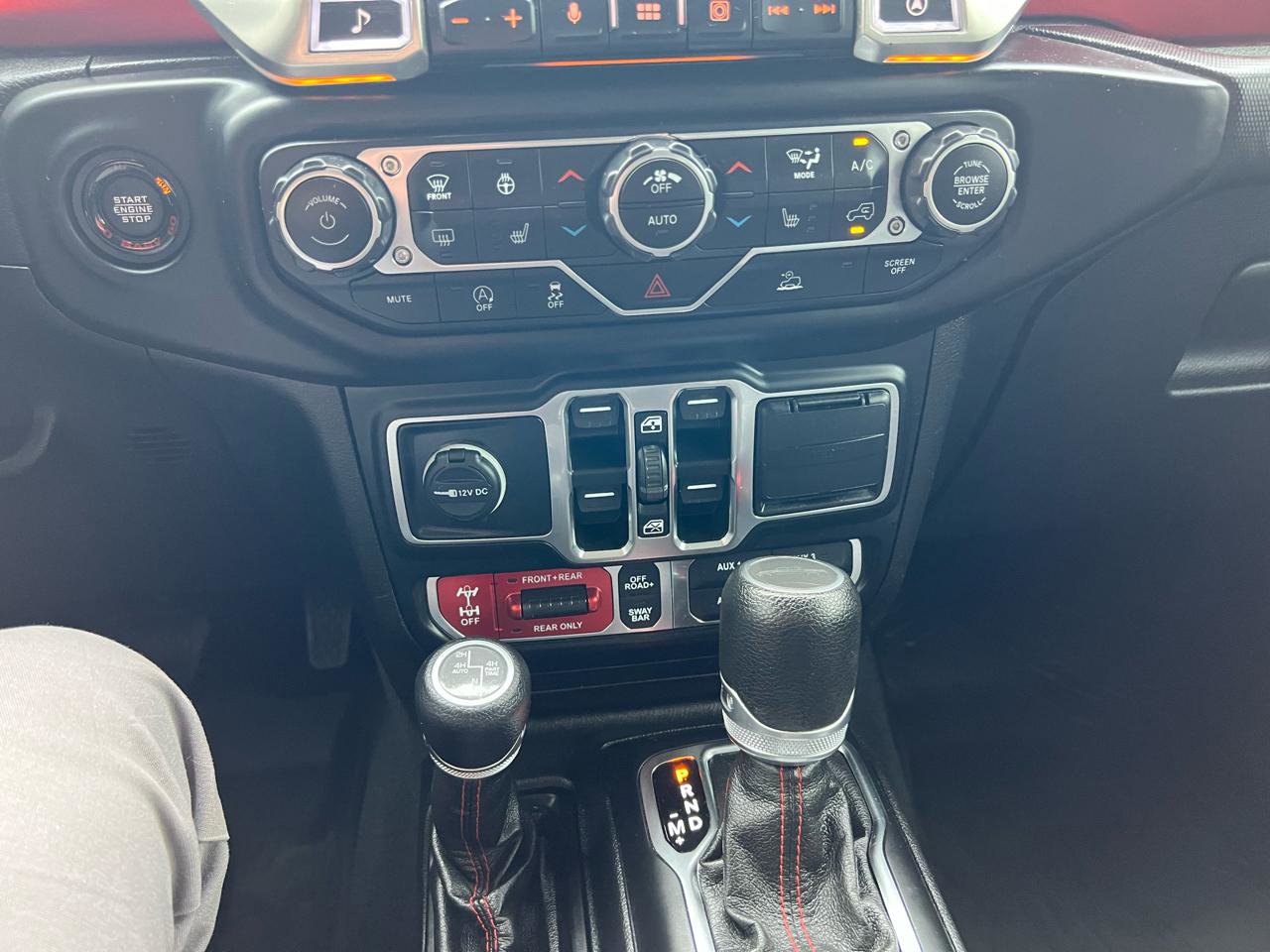 Used 2021 Jeep Gladiator Rubicon w/ LED Lighting Group AWD/4WD image 28