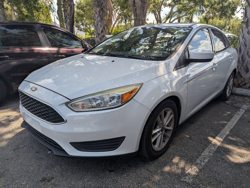 Used 2018 Ford Focus SE FWD image 3