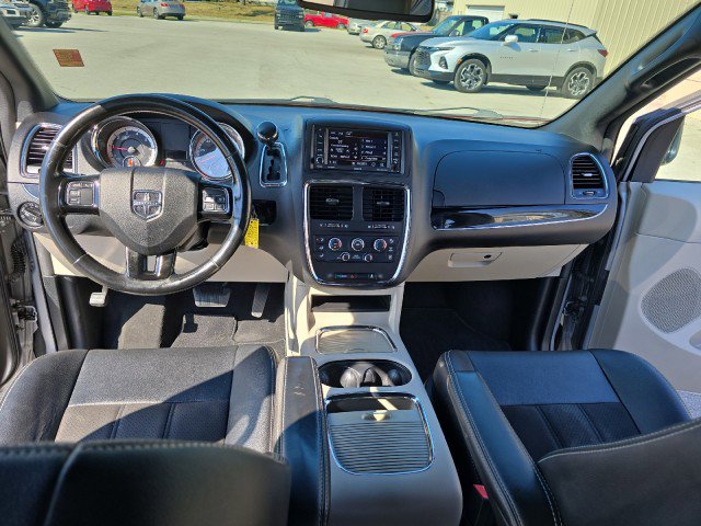 Used 2020 Dodge Grand Caravan SXT image 28