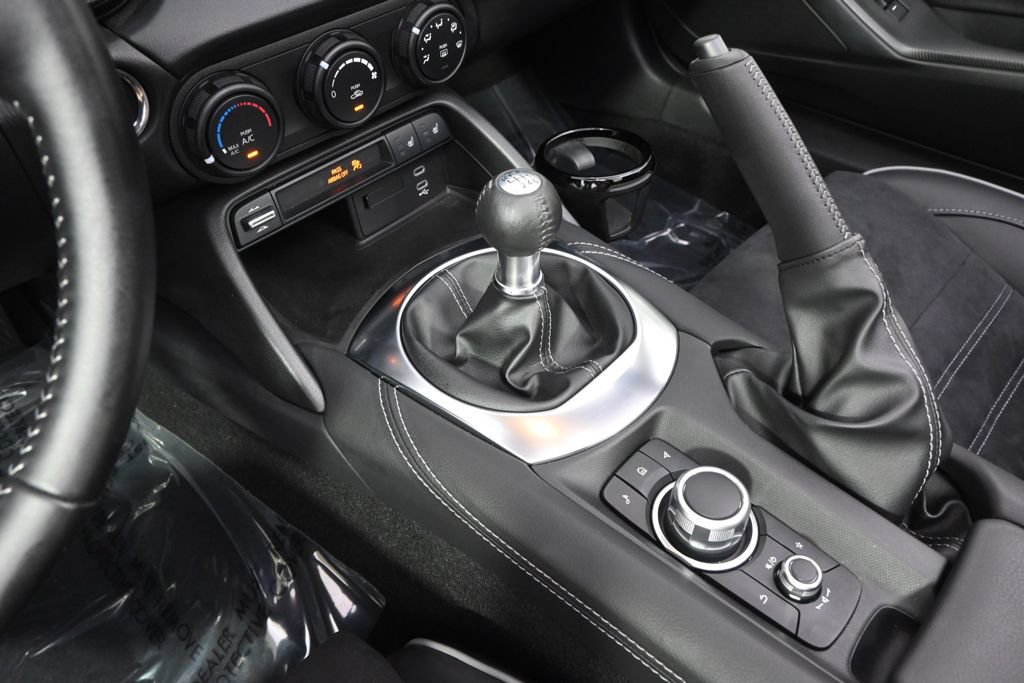 Used 2024 MAZDA MX-5 Miata RF Club RWD image 38