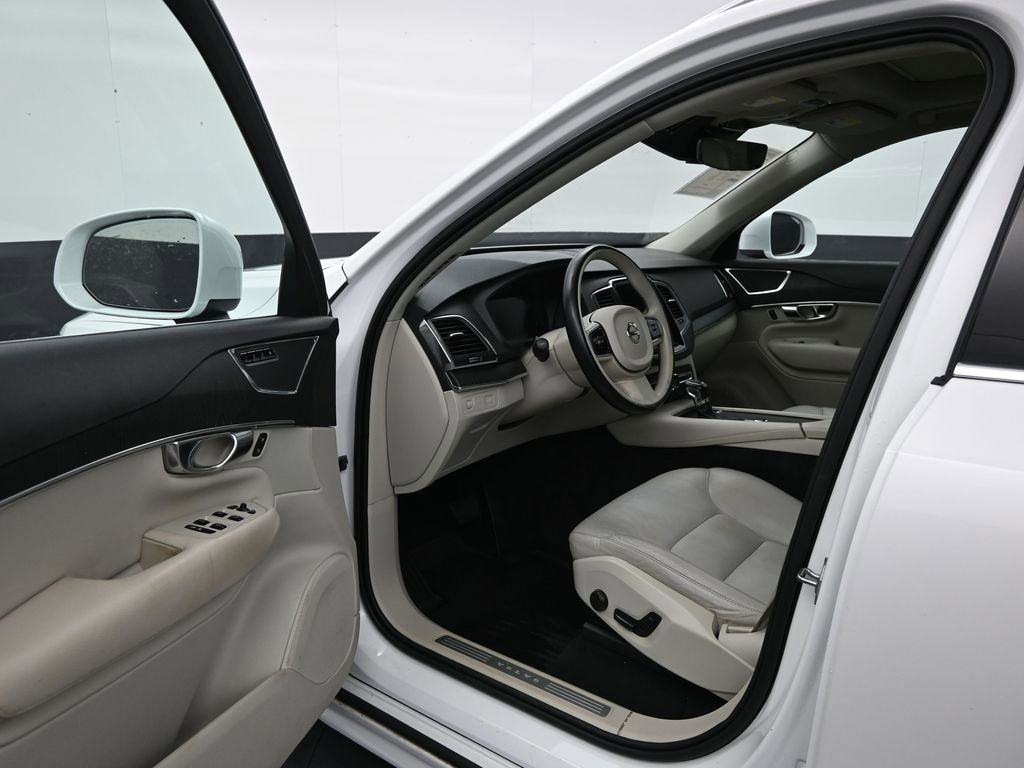 Used 2020 Volvo XC90 T6 Momentum w/ Protection Package Premier image 10