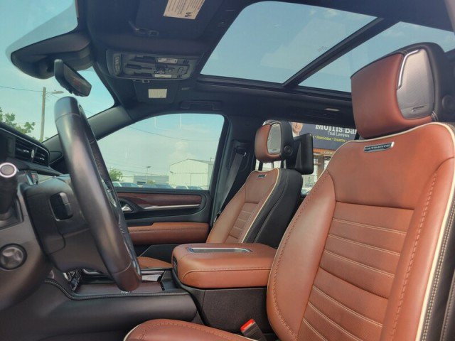 Used 2023 GMC Yukon XL Denali Ultimate AWD/4WD image 13