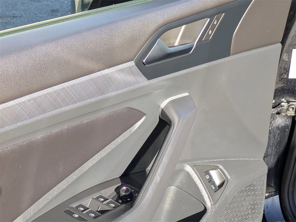 Used 2024 Volkswagen Jetta SE image 13