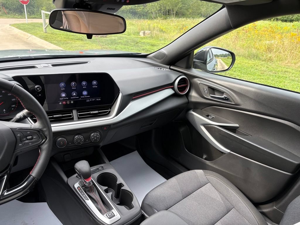 Used 2025 Chevrolet Trax RS w/ Sunroof Package FWD image 42