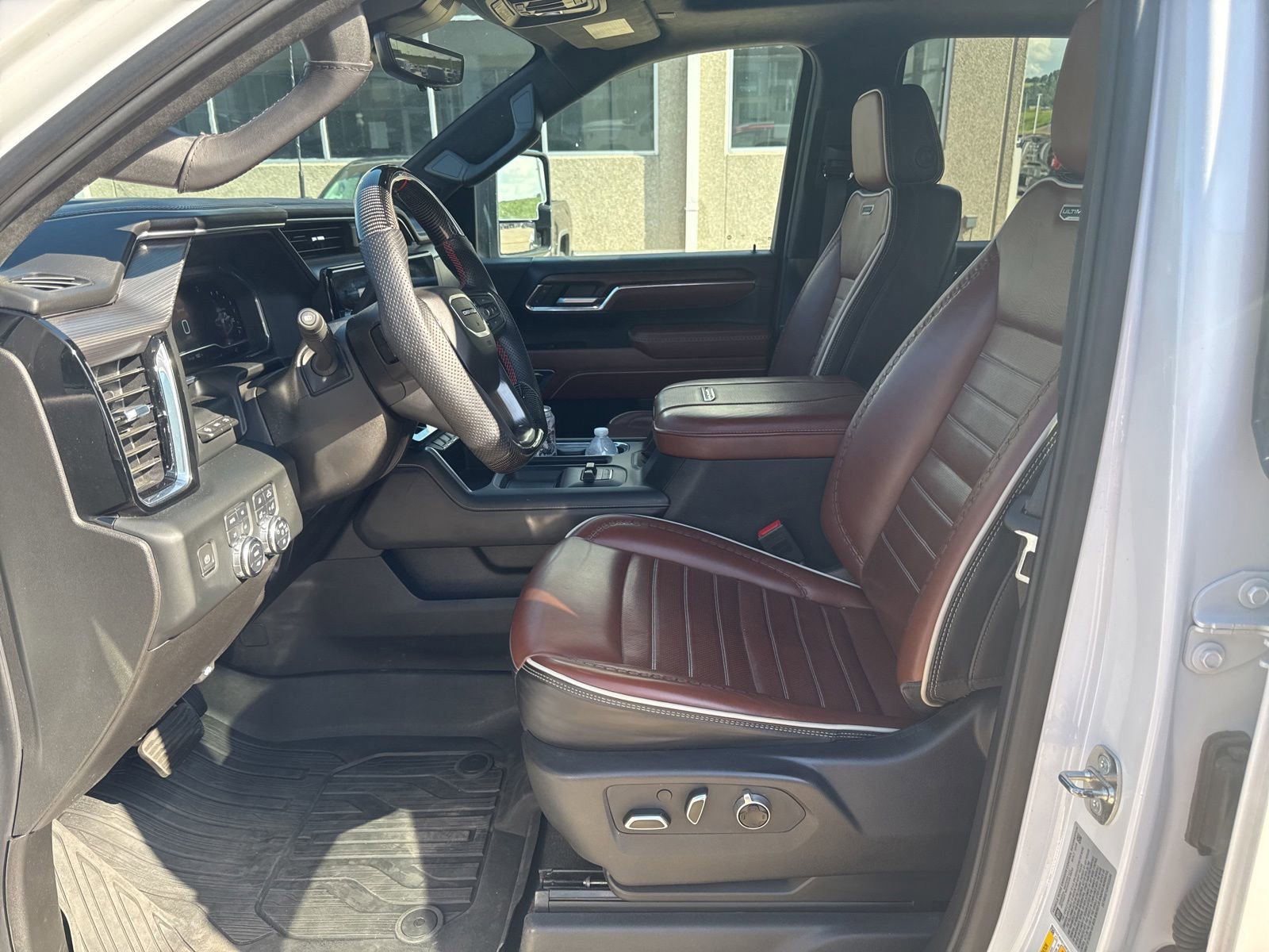 Used 2024 GMC Sierra 2500 Denali Ultimate w/ Max Trailering Package AWD/4WD image 13