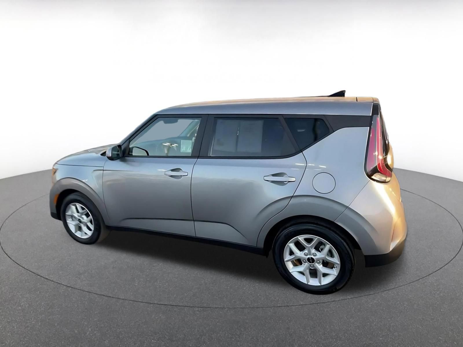 Used 2025 Kia Soul LX w/ LX Technology Package FWD image 10