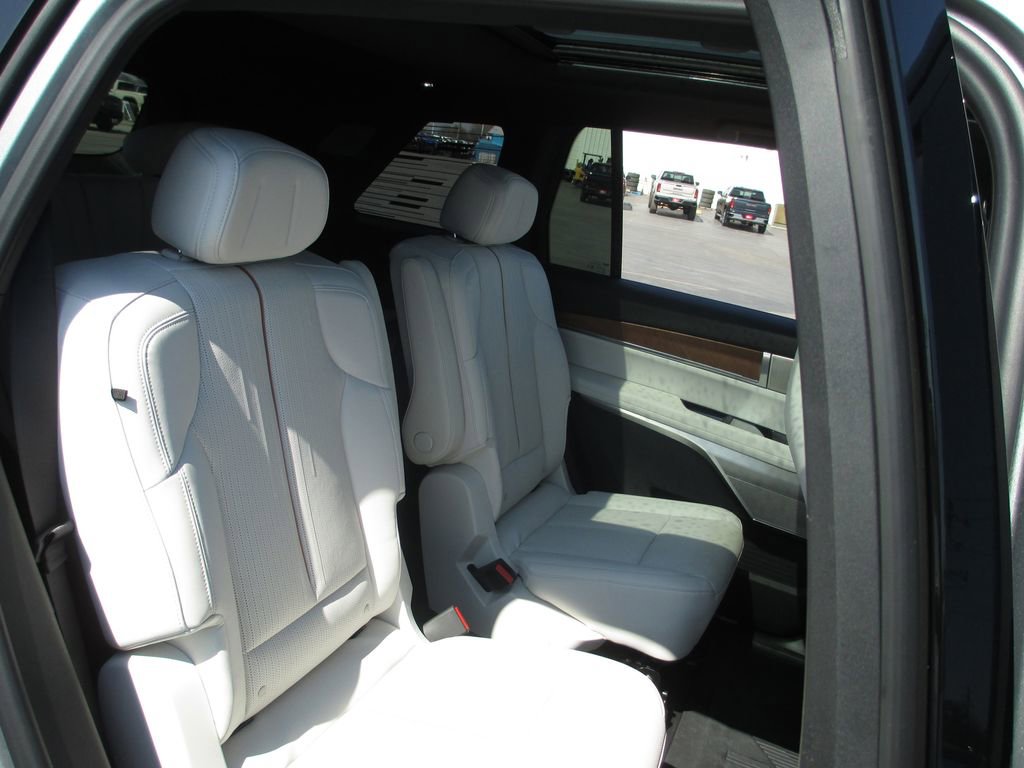 Used 2026 Cadillac Vistiq Sport w/ LPO, Floor Liner Package image 21