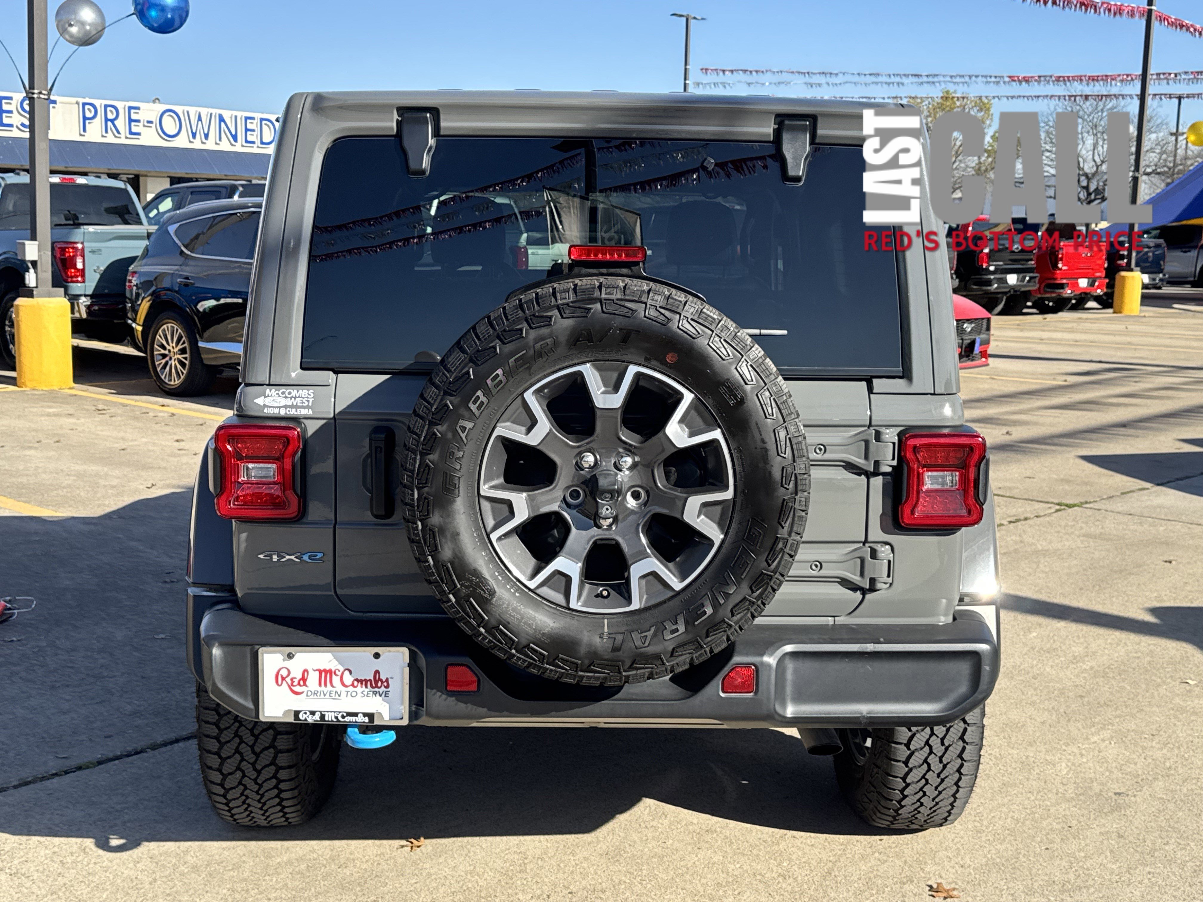 Used 2022 Jeep Wrangler Unlimited Sahara w/ Cold Weather Group image 7