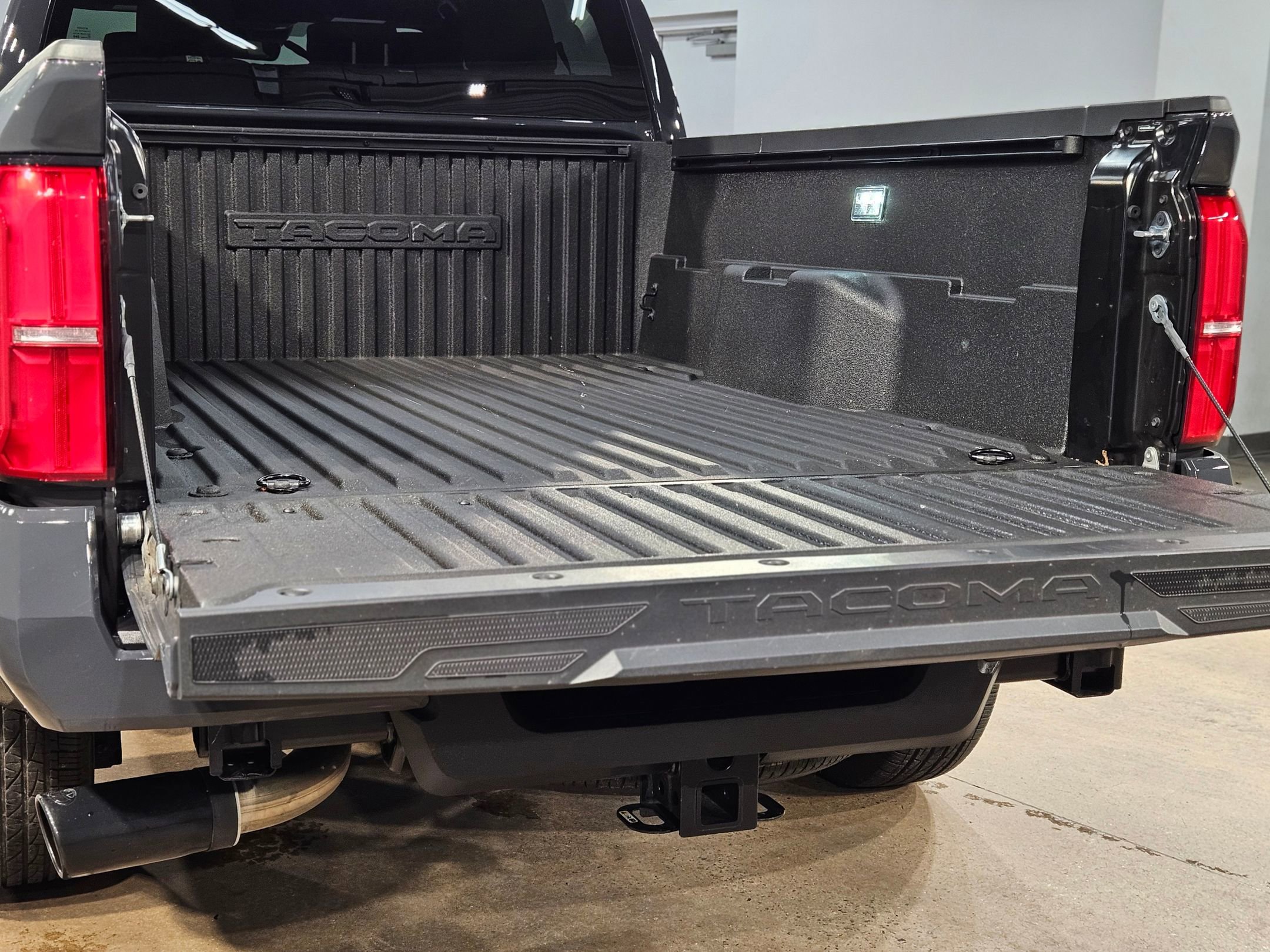 Used 2025 Toyota Tacoma SR5 image 18