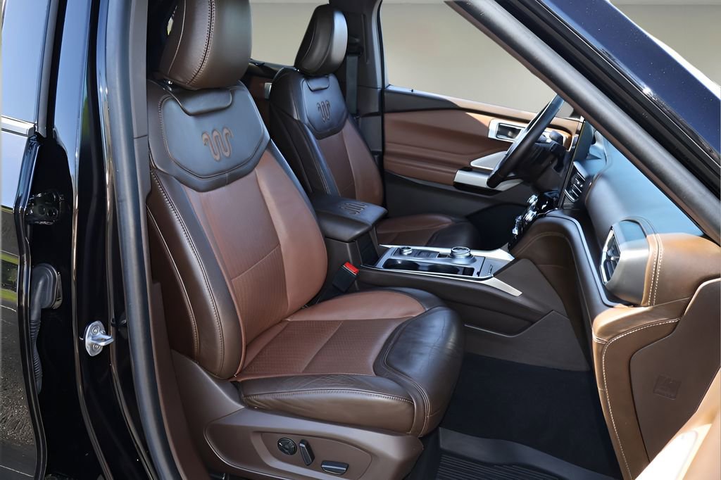 Used 2021 Ford Explorer King Ranch w/ Premium Technology Package image 19