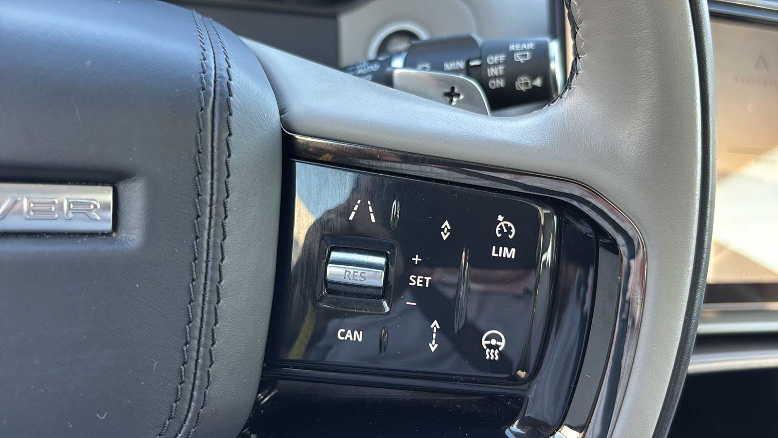 Used 2025 Land Rover Range Rover Velar Dynamic SE image 29