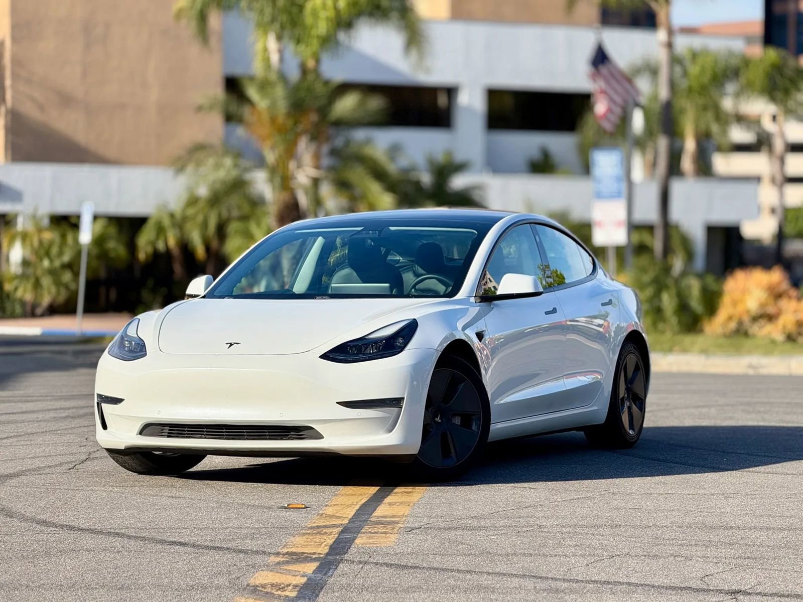 Used 2021 Tesla Model 3 Standard Range Plus RWD image 1