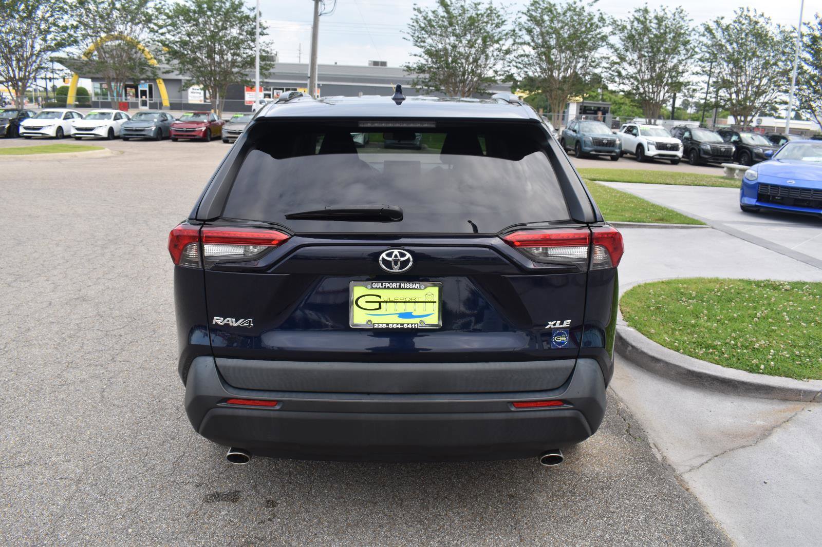 Used 2020 Toyota RAV4 XLE Premium FWD image 9