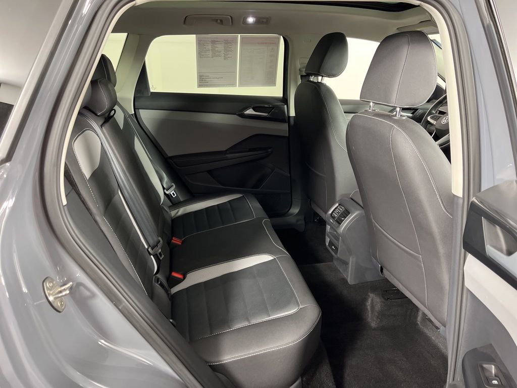 Used 2024 Volkswagen Taos SEL image 10