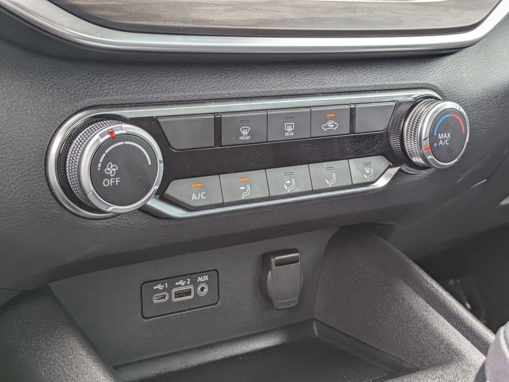Used 2025 Nissan Altima 2.5 SV FWD image 19
