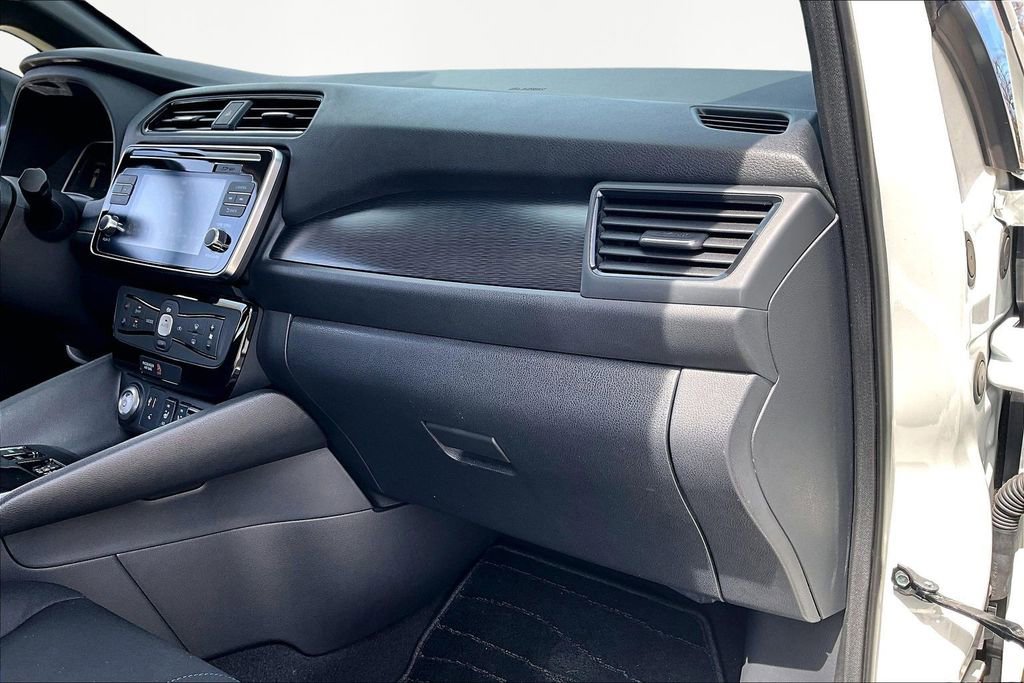 Used 2019 Nissan Leaf SV w/ SV Technology Package image 17