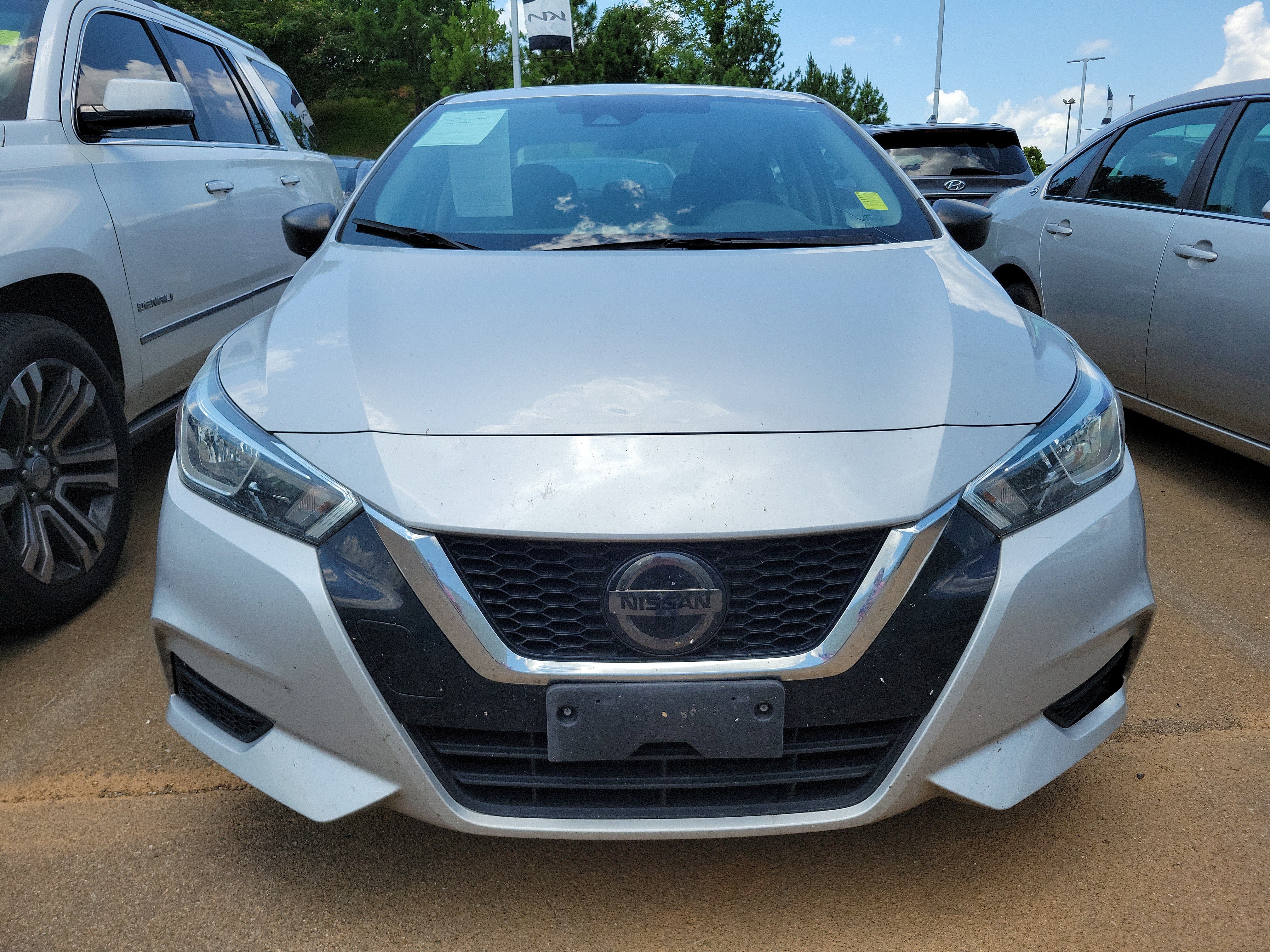 Used 2020 Nissan Versa S FWD image 2