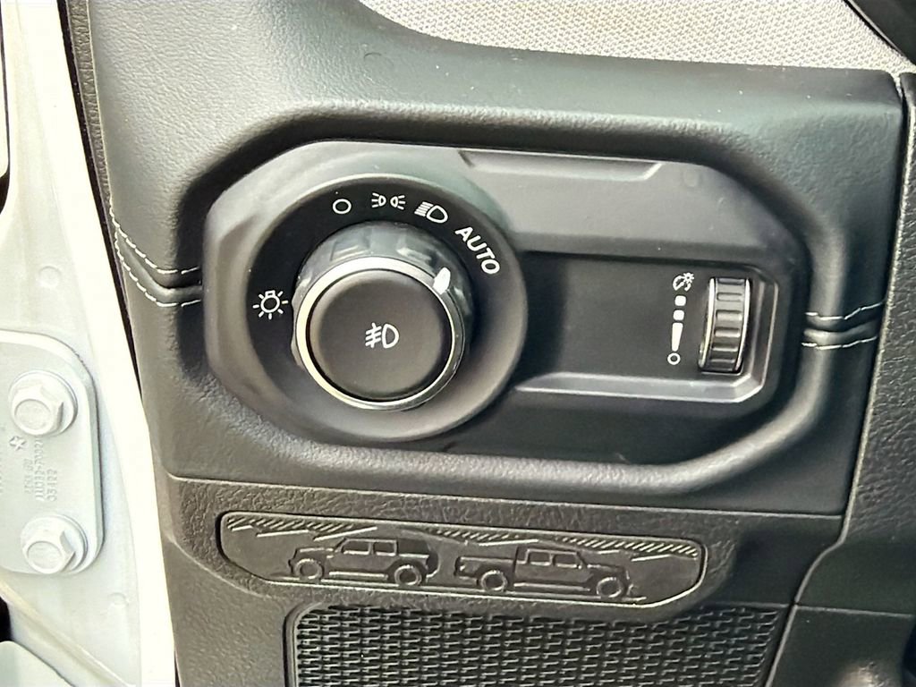 Used 2024 Jeep Wrangler Sahara image 30