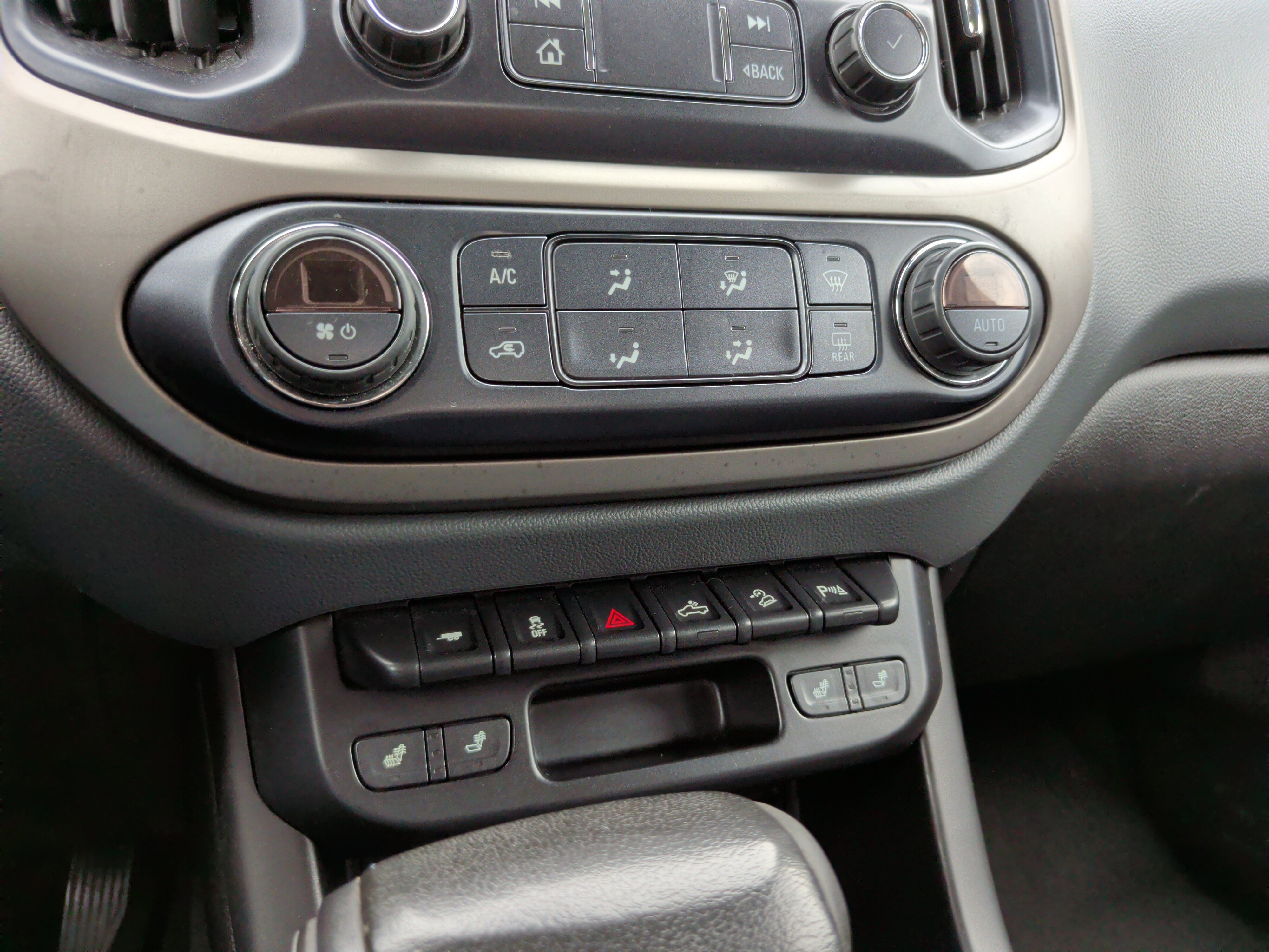 Used 2019 Chevrolet Colorado Z71 AWD/4WD image 16