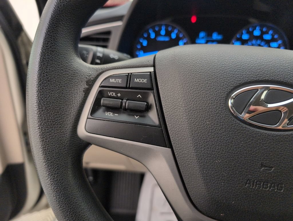 Used 2017 Hyundai Elantra SE FWD image 32