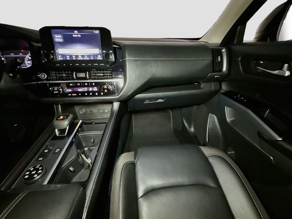 Used 2023 Nissan Pathfinder SL AWD/4WD image 32