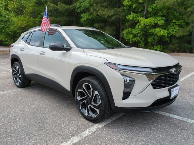 Used 2026 Chevrolet Trax RS w/ Driver Confidence Package image 2