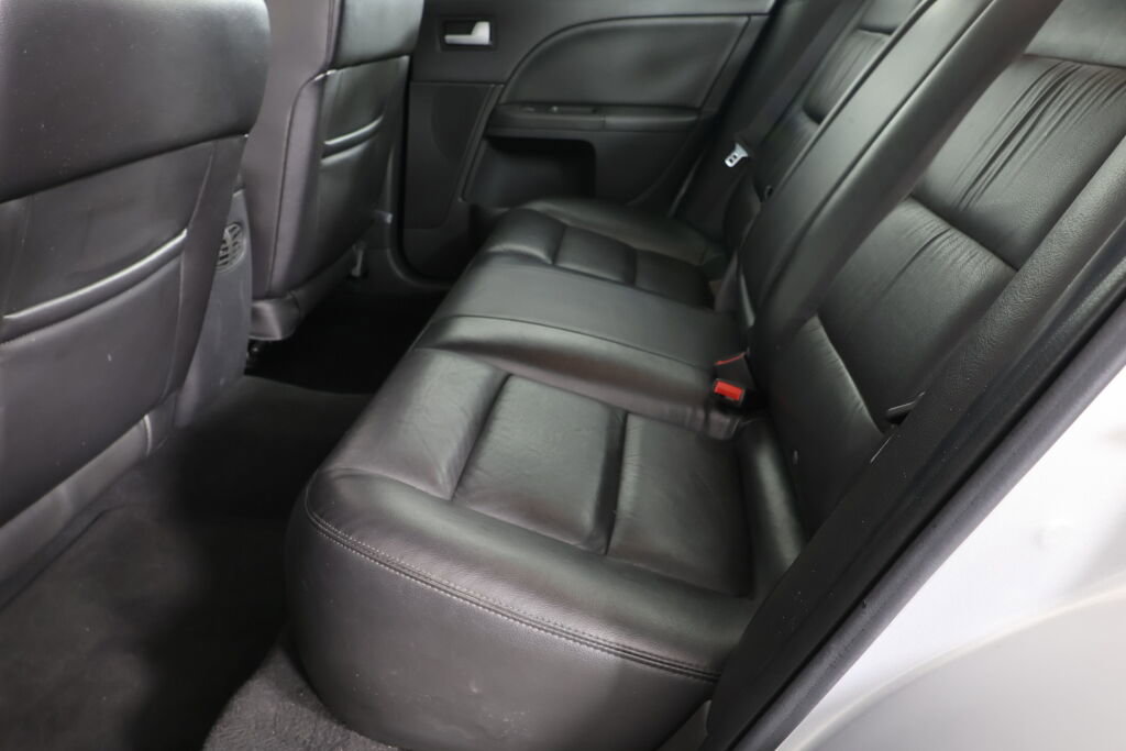 Used 2005 Ford Five Hundred Limited image 17