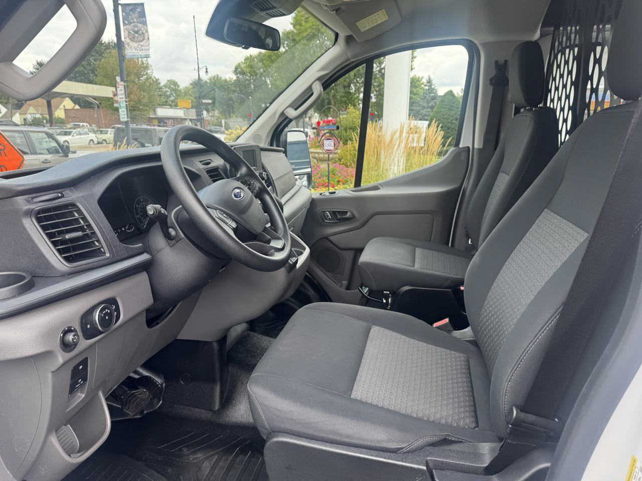 Used 2025 Ford Transit 250 Low Roof RWD image 16