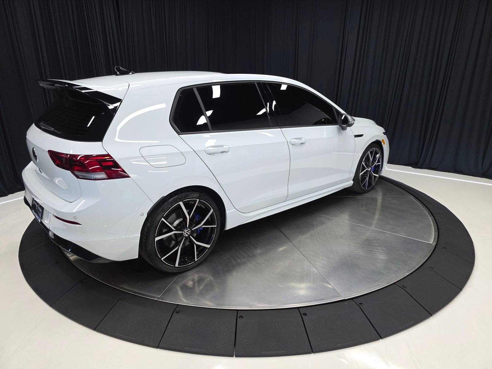 Used 2022 Volkswagen Golf R image 11