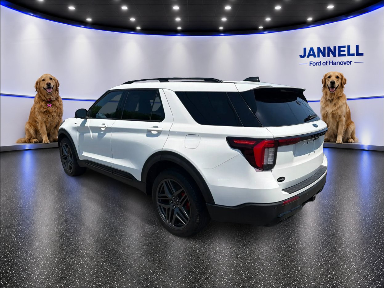 Used 2025 Ford Explorer ST-Line w/ ST-Line Street Pack AWD/4WD image 8