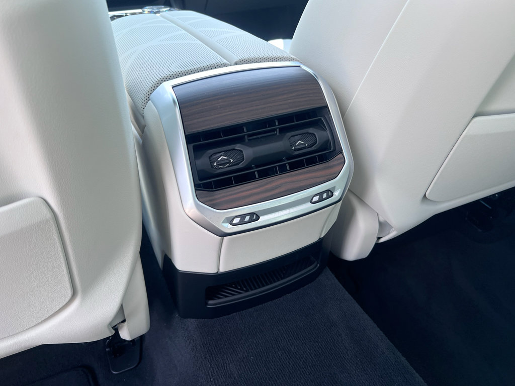 Used 2025 BMW 740i image 20