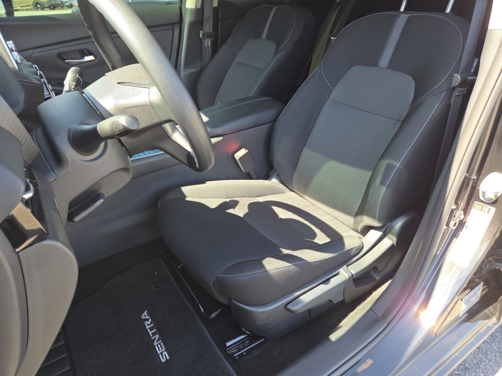 Used 2025 Nissan Sentra SV w/ Trunk Package image 26