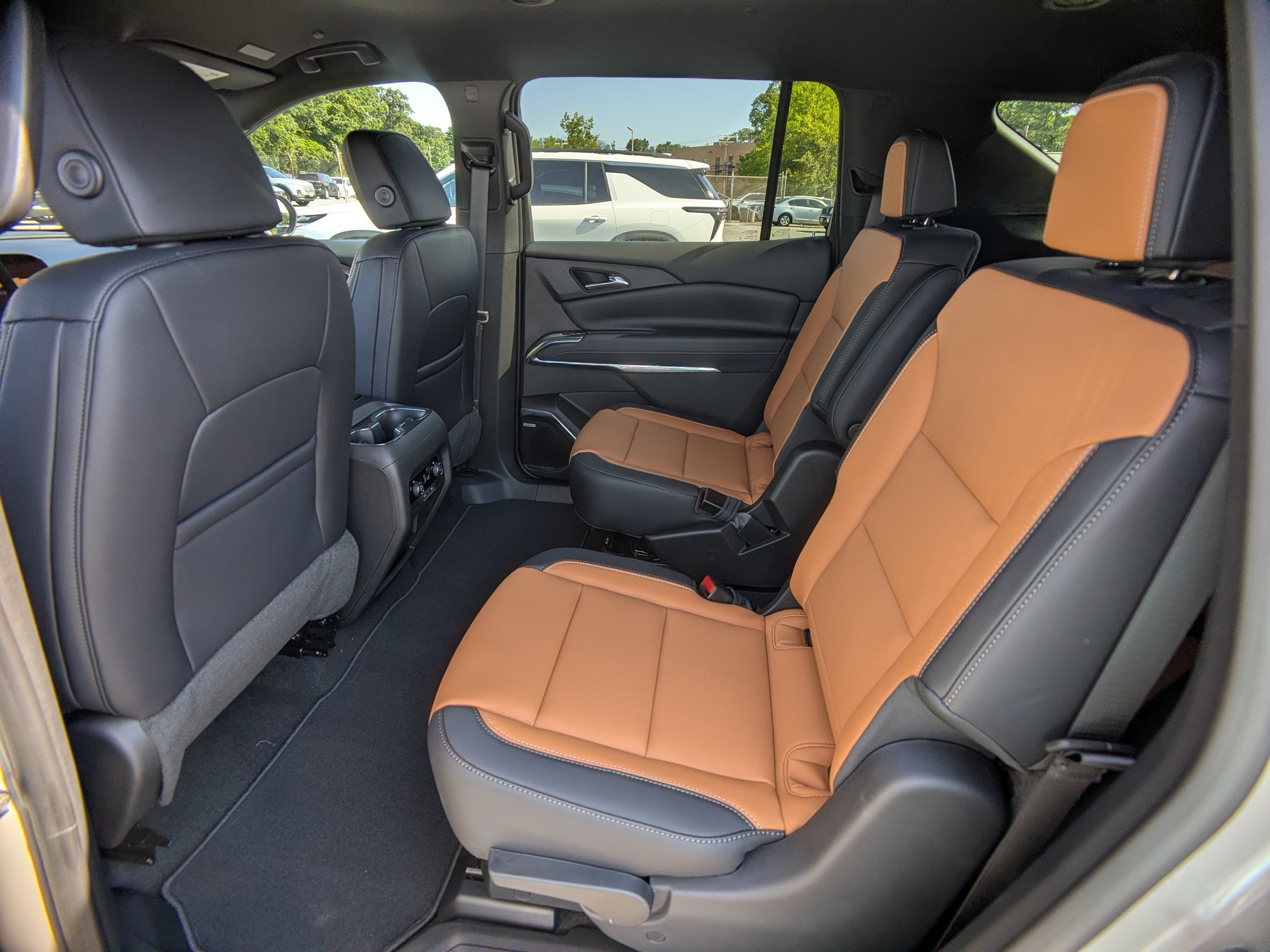 New 2027 Chevrolet Traverse Z71 w/ Enhanced Driving Package AWD/4WD image 13
