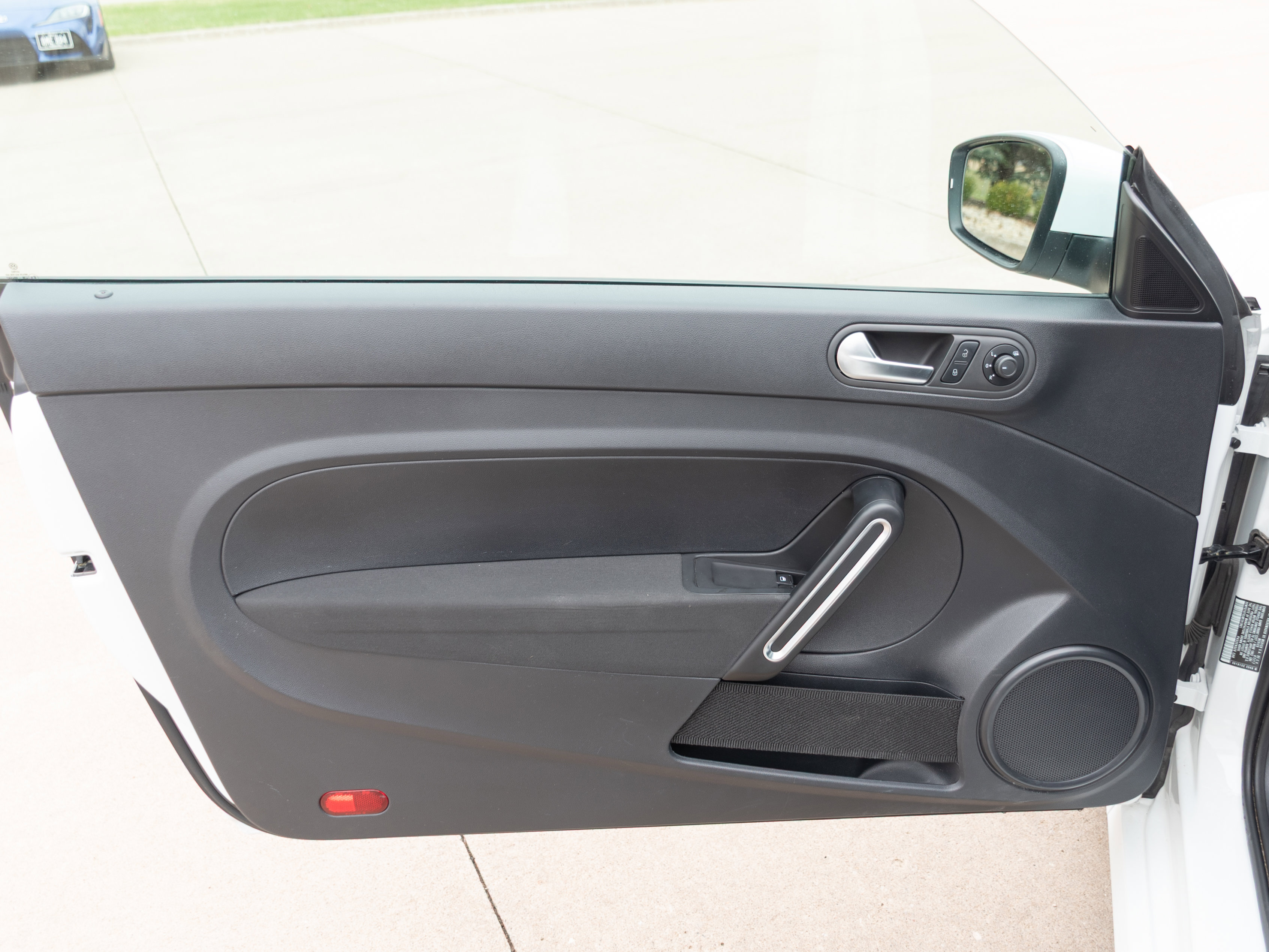 Used 2018 Volkswagen Beetle 2.0T S image 8