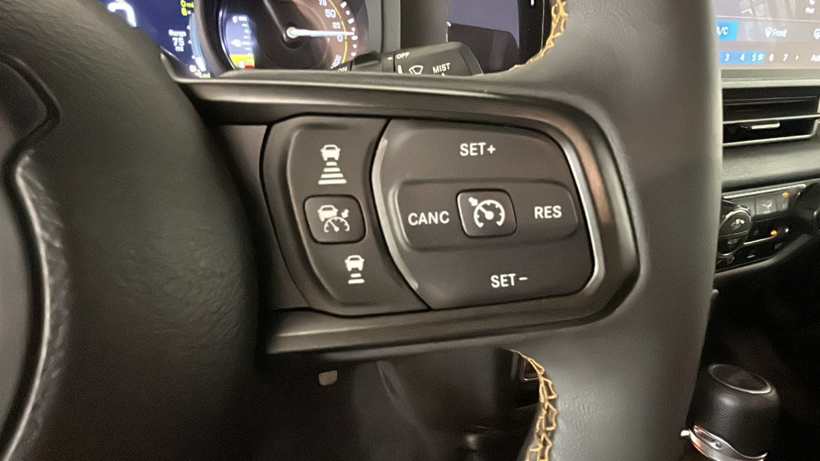 Used 2024 Jeep Wrangler Unlimited w/ Convenience Group AWD/4WD image 20