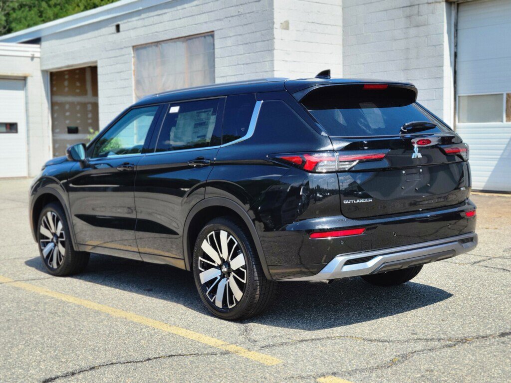 New 2025 Mitsubishi Outlander SEL image 3