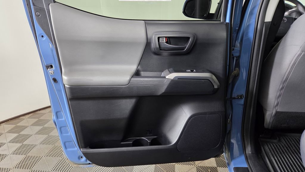 Used 2019 Toyota Tacoma SR5 AWD/4WD image 27