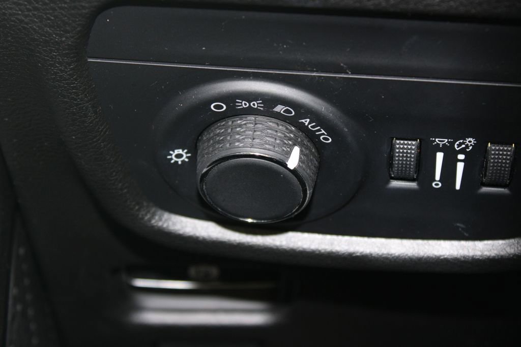 Used 2023 Jeep Grand Cherokee L Laredo image 21