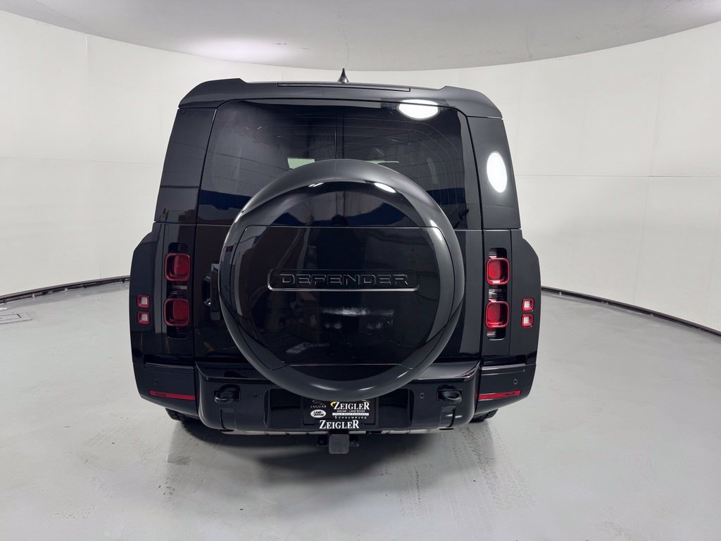 Used 2024 Land Rover Defender 130 X-Dynamic SE AWD/4WD image 9