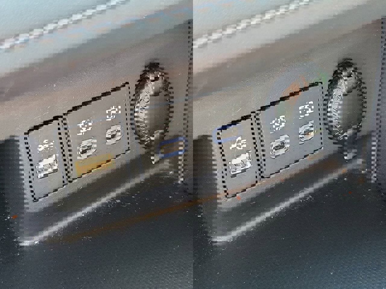 Used 2025 Toyota Highlander LE image 30