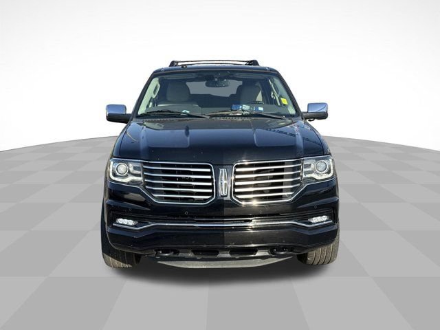 Used 2017 Lincoln Navigator Select RWD image 2