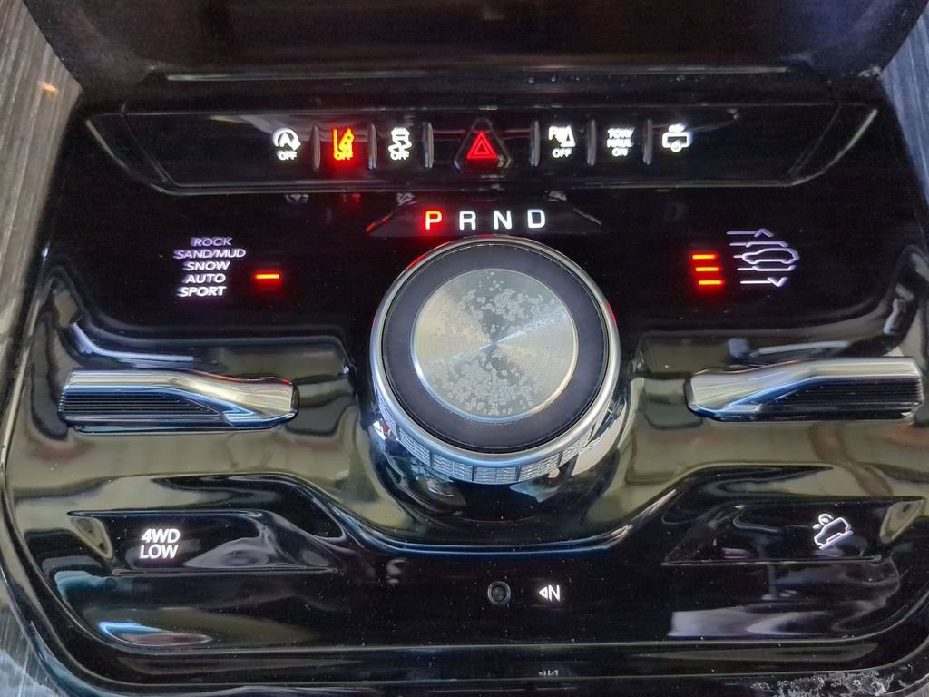 Used 2022 Jeep Wagoneer Series III w/ Premium Group I image 9