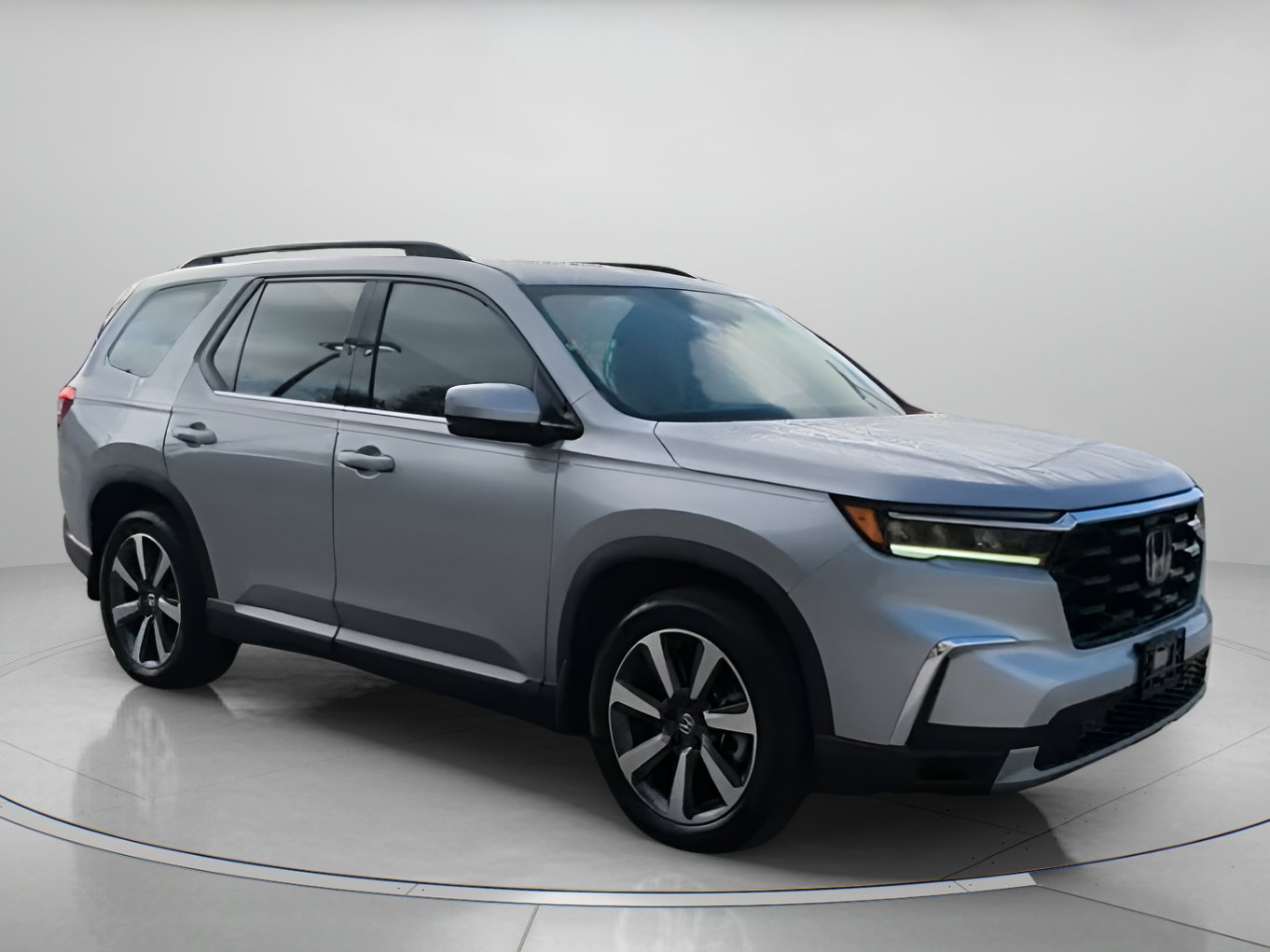 Used 2024 Honda Pilot Touring image 2