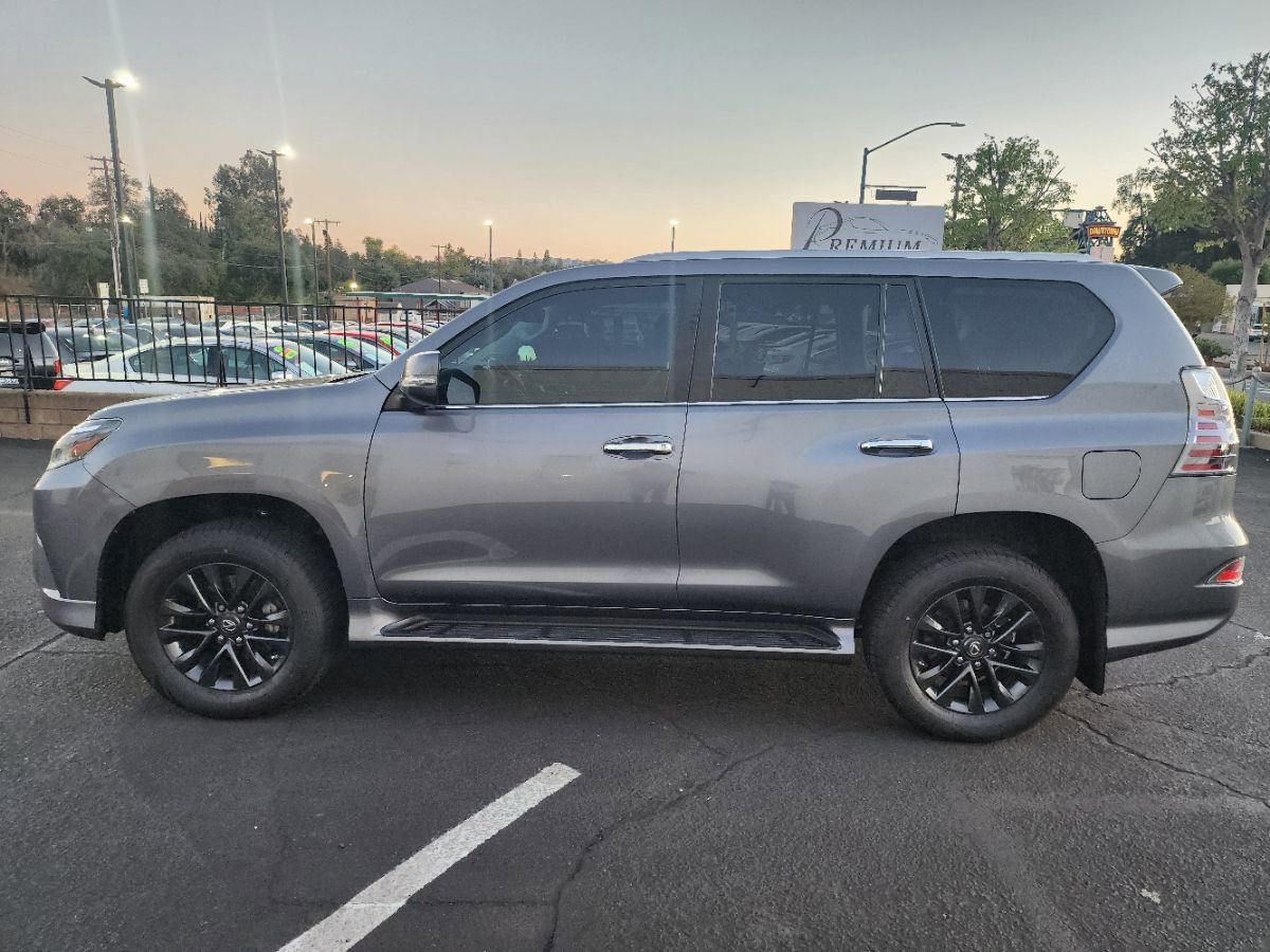 Used 2021 Lexus GX 460 Premium w/ Premium Package image 2