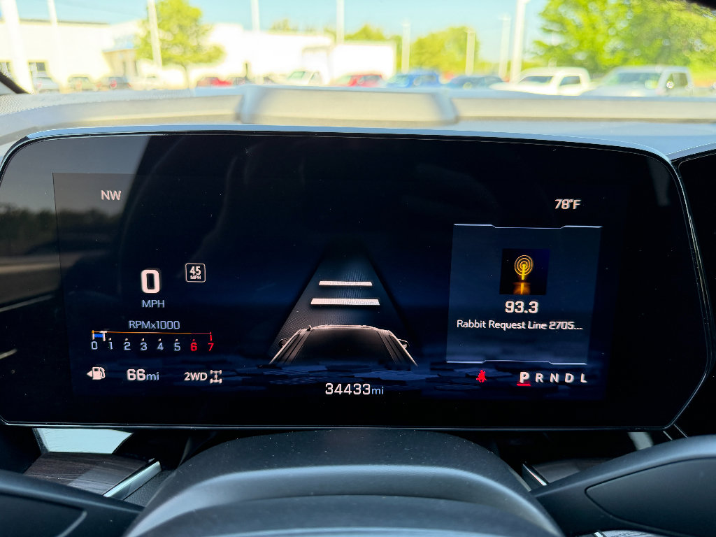 Used 2025 Chevrolet Suburban Z71 AWD/4WD image 39